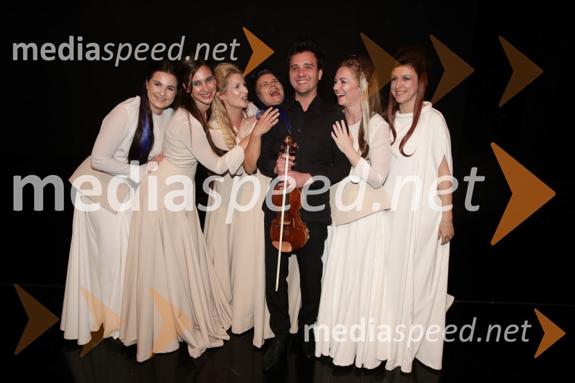 The sound, premiera kozmične opere