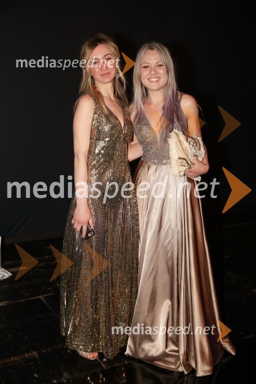  ... ;  Aleksandra Josić, pevka skupine King FooThe sound, premiera kozmične opere