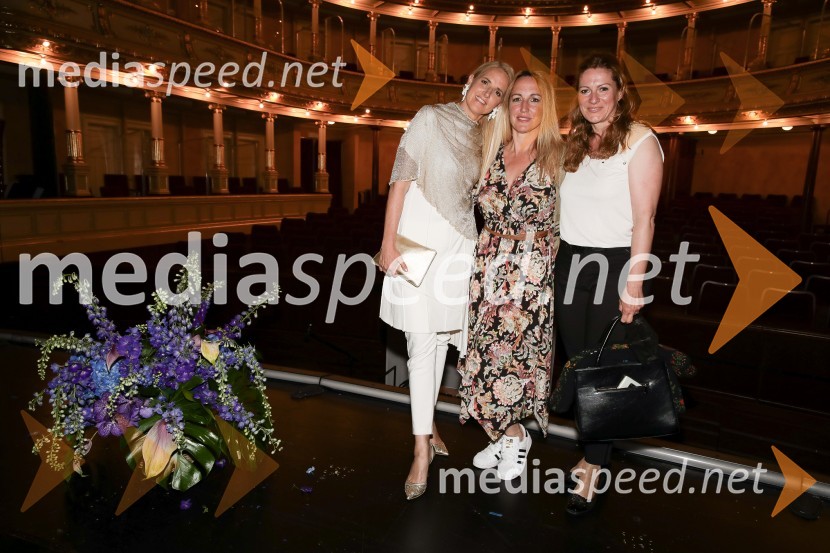  Katarina Habe, Katrinas;  ... ;  ... The sound, premiera kozmične opere