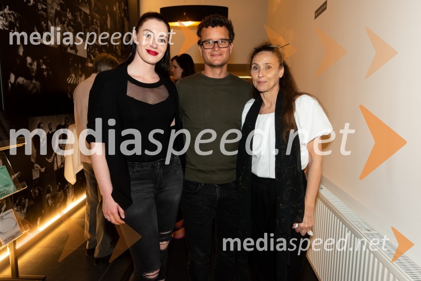  Maša Grošelj, igralka;  Juš A. Zidar, režiser;  Lučka Počkaj, igralkaDolg, premiera drame SLG Celje