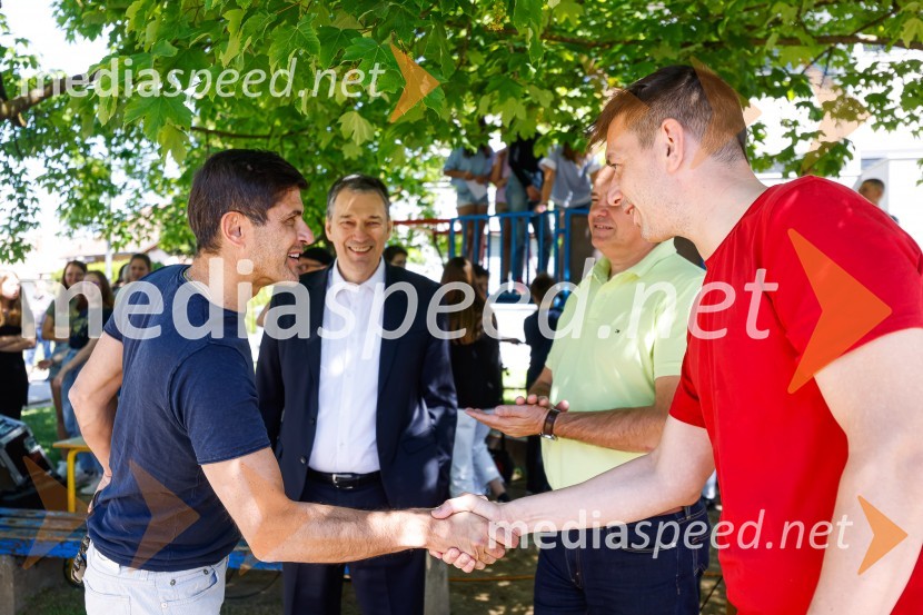  Matjaž Rakovec, župan Mestne občine Kranj;  ... ;  Rok Terkaj - Trkaj, raper3D zebra odslej tudi pred OŠ Predoslje