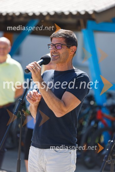  Matjaž Rakovec, župan Mestne občine Kranj3D zebra odslej tudi pred OŠ Predoslje