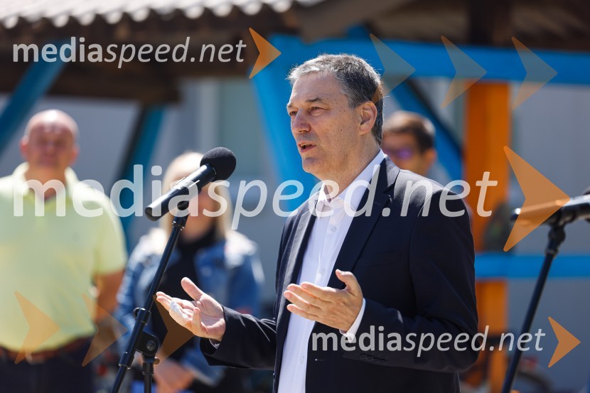 3D zebra odslej tudi pred OŠ Predoslje