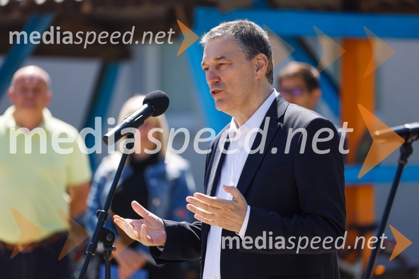 3D zebra odslej tudi pred OŠ Predoslje