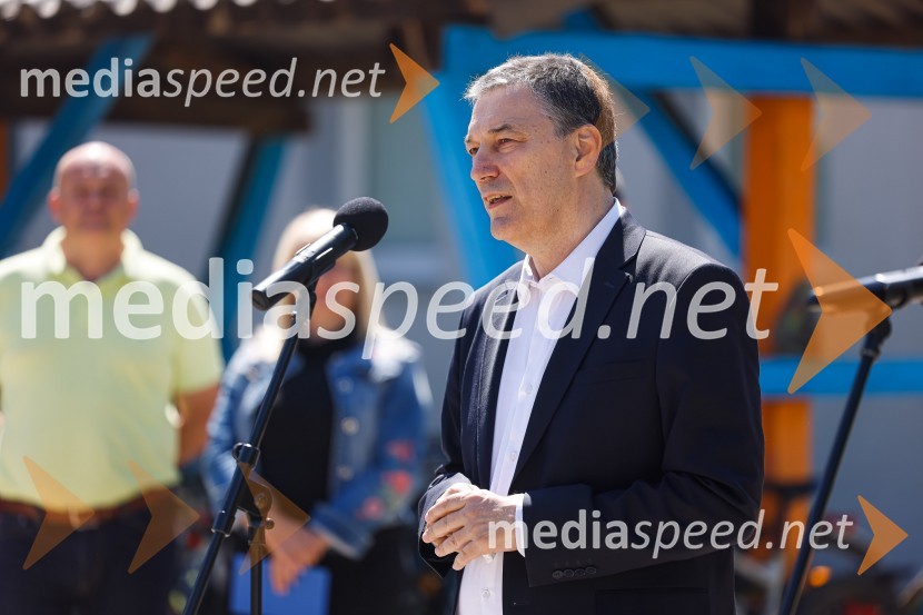 3D zebra odslej tudi pred OŠ Predoslje