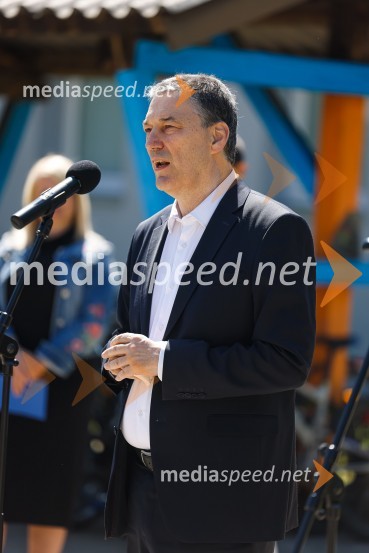 3D zebra odslej tudi pred OŠ Predoslje