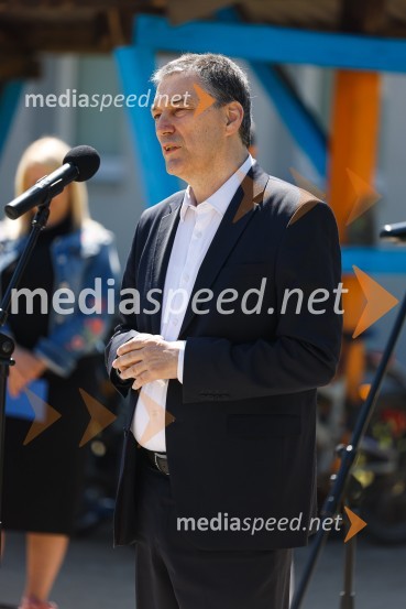 3D zebra odslej tudi pred OŠ Predoslje