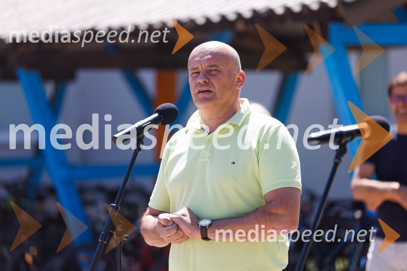  Robert Štaba, predsednik Zavoda Varna pot3D zebra odslej tudi pred OŠ Predoslje