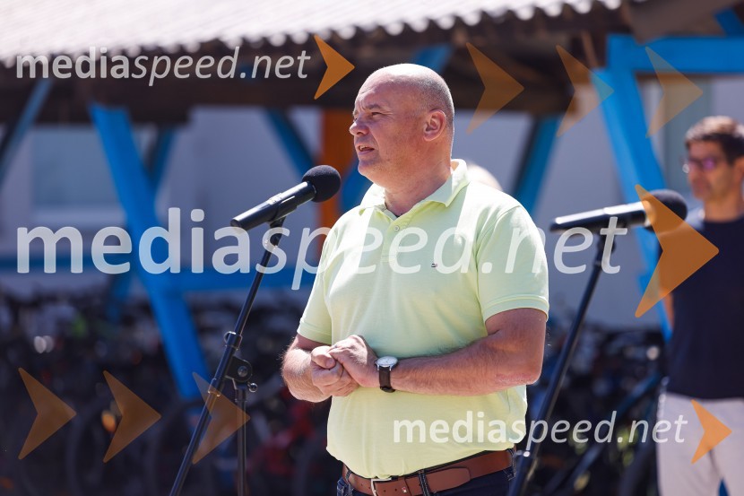  Robert Štaba, predsednik Zavoda Varna pot3D zebra odslej tudi pred OŠ Predoslje