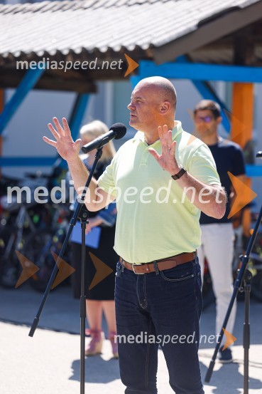  Robert Štaba, predsednik Zavoda Varna pot3D zebra odslej tudi pred OŠ Predoslje