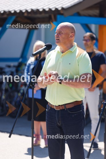  Robert Štaba, predsednik Zavoda Varna pot3D zebra odslej tudi pred OŠ Predoslje