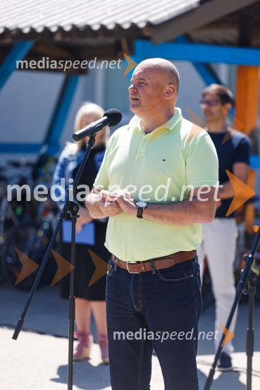  Robert Štaba, predsednik Zavoda Varna pot3D zebra odslej tudi pred OŠ Predoslje