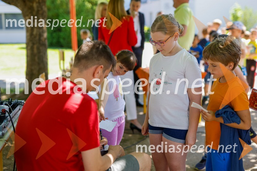 3D zebra odslej tudi pred OŠ Predoslje