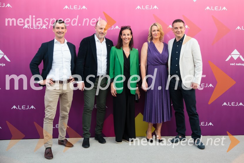  ... ;  ... ;  ... ;  Katarina Pugelj;  Toni Pugelj, direktor SES Slovenija in center manager nakupovalnega središča AlejaAleja, 2. rojstni dan