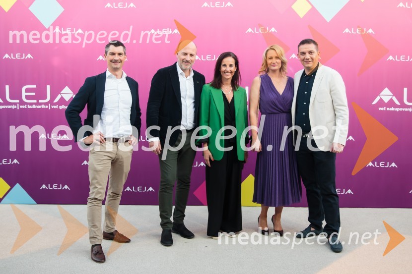  ... ;  ... ;  ... ;  Katarina Pugelj;  Toni Pugelj, direktor SES Slovenija in center manager nakupovalnega središča AlejaAleja, 2. rojstni dan