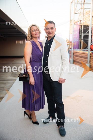  Katarina Pugelj;  Toni Pugelj, direktor SES Slovenija in center manager nakupovalnega središča AlejaAleja, 2. rojstni dan