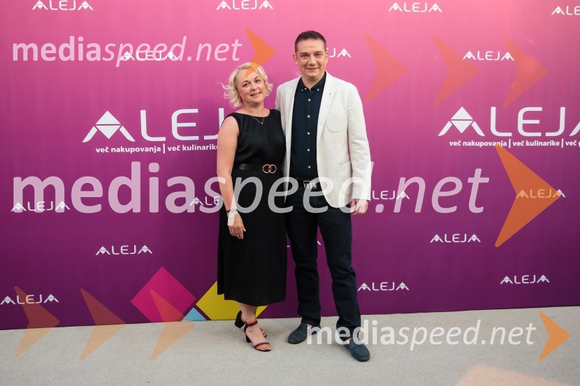  Klavdija Miklavžin Javornik, vodja marketinga, Aleja;  Toni Pugelj, direktor SES Slovenija in center manager nakupovalnega središča AlejaAleja, 2. rojstni dan