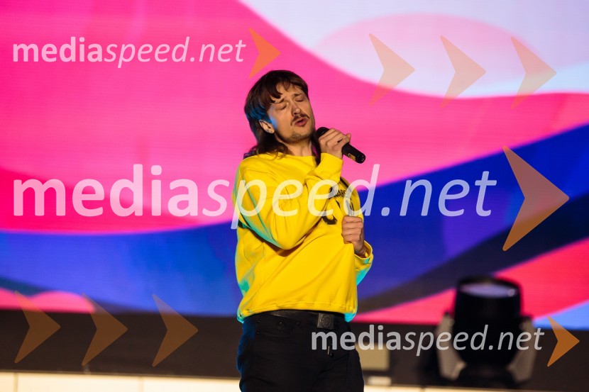  Gregor  Strasbergar, glasbena skupina MRFYAleja, 2. rojstni dan