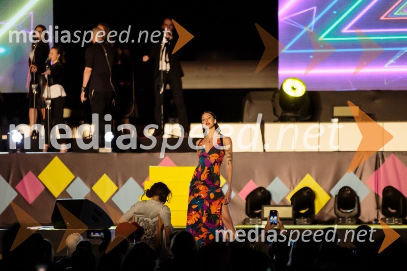 Aleja, 2. rojstni dan