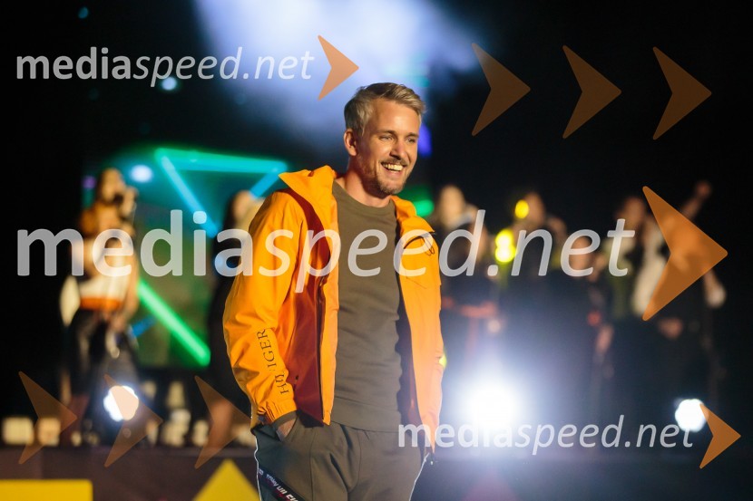 Aleja, 2. rojstni dan