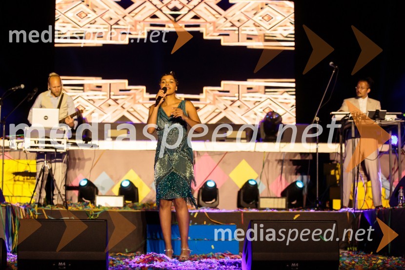  Alice Francis, pevkaAleja, 2. rojstni dan