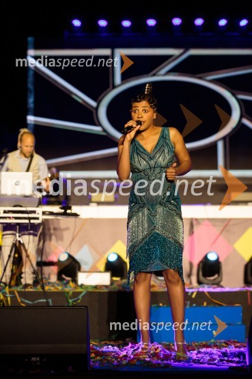  Alice Francis, pevkaAleja, 2. rojstni dan