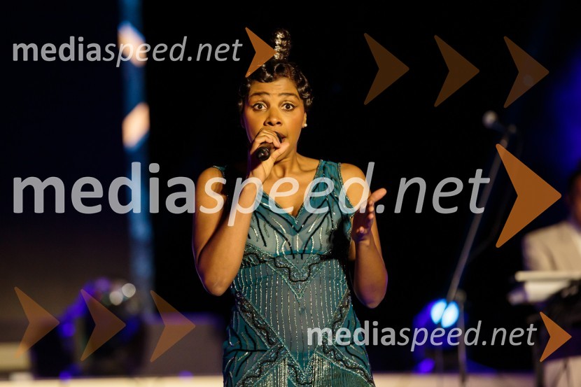  Alice Francis, pevkaAleja, 2. rojstni dan