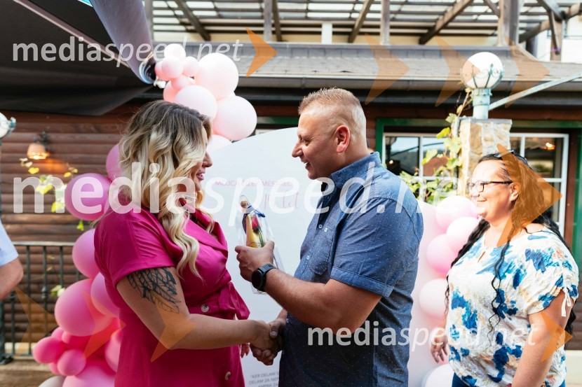  Mojca Žižek Mesarec, nepremičninska agentka, Galea;  Boštjan Smonkar;  Adrijana Smonkar, računovodstvo AS15. let delovanja nepremičninske agentke Mojce Žižek Mesarec