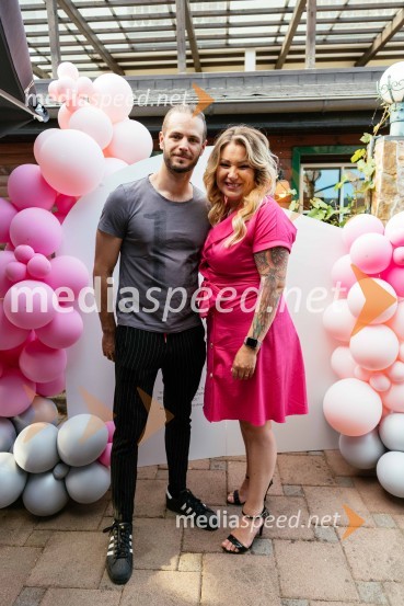  Jan Lipovnik, nepremičninski posrednik;  Mojca Žižek Mesarec, nepremičninska agentka, Galea15. let delovanja nepremičninske agentke Mojce Žižek Mesarec