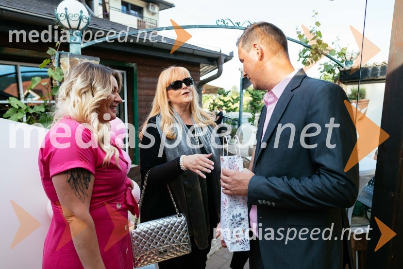  Mojca Žižek Mesarec, nepremičninska agentka, Galea;  Melita  Petelin, mestna svetnica, Lista Melite Petelin;  Primož Mesarec, Galea nepremičnine15. let delovanja nepremičninske agentke Mojce Žižek Mesarec