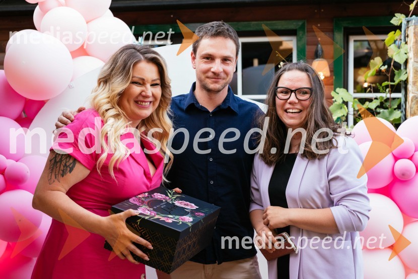  Mojca Žižek Mesarec, nepremičninska agentka, Galea;  Aleš Marksl;  Mateja Očko15. let delovanja nepremičninske agentke Mojce Žižek Mesarec