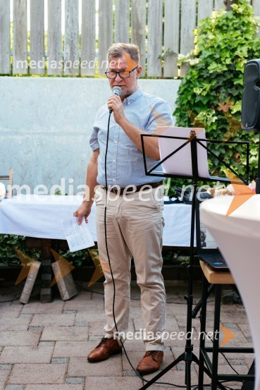  Andrej Okreša, novinar15. let delovanja nepremičninske agentke Mojce Žižek Mesarec