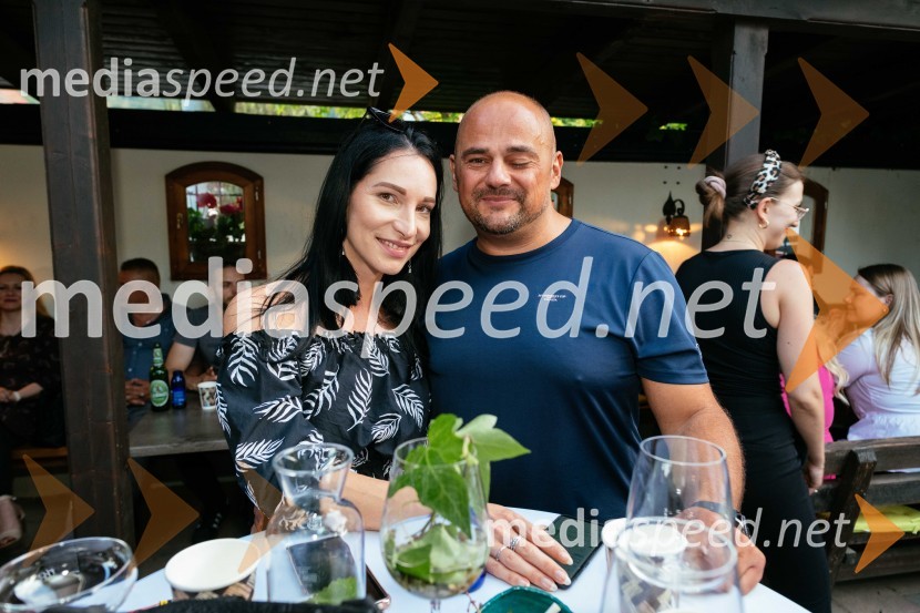  Tina Dukič, osebna trenerka;  Dejan Žižek15. let delovanja nepremičninske agentke Mojce Žižek Mesarec