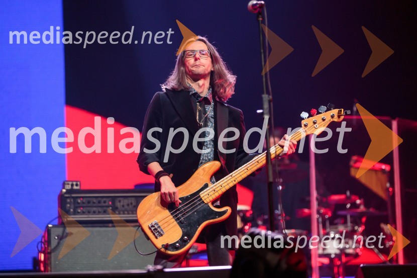  Alen Steržaj, basist skupine Big Foot MamaKoncert Big Foot Mama ob 30- letnici delovanja