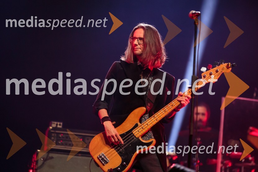  Alen Steržaj, basist skupine Big Foot MamaKoncert Big Foot Mama ob 30- letnici delovanja