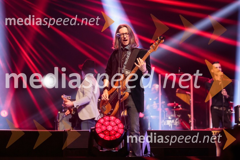  Alen Steržaj, basist skupine Big Foot MamaKoncert Big Foot Mama ob 30- letnici delovanja