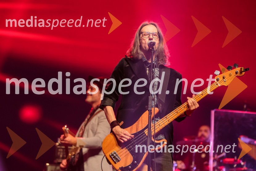  Alen Steržaj, basist skupine Big Foot MamaKoncert Big Foot Mama ob 30- letnici delovanja