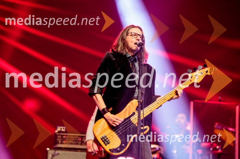  Alen Steržaj, basist skupine Big Foot MamaKoncert Big Foot Mama ob 30- letnici delovanja