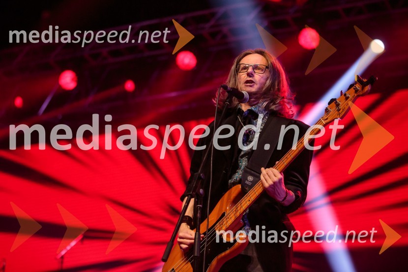  Alen Steržaj, basist skupine Big Foot MamaKoncert Big Foot Mama ob 30- letnici delovanja