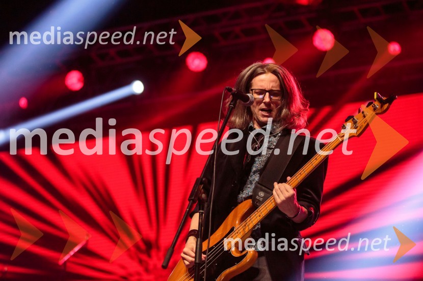  Alen Steržaj, basist skupine Big Foot MamaKoncert Big Foot Mama ob 30- letnici delovanja