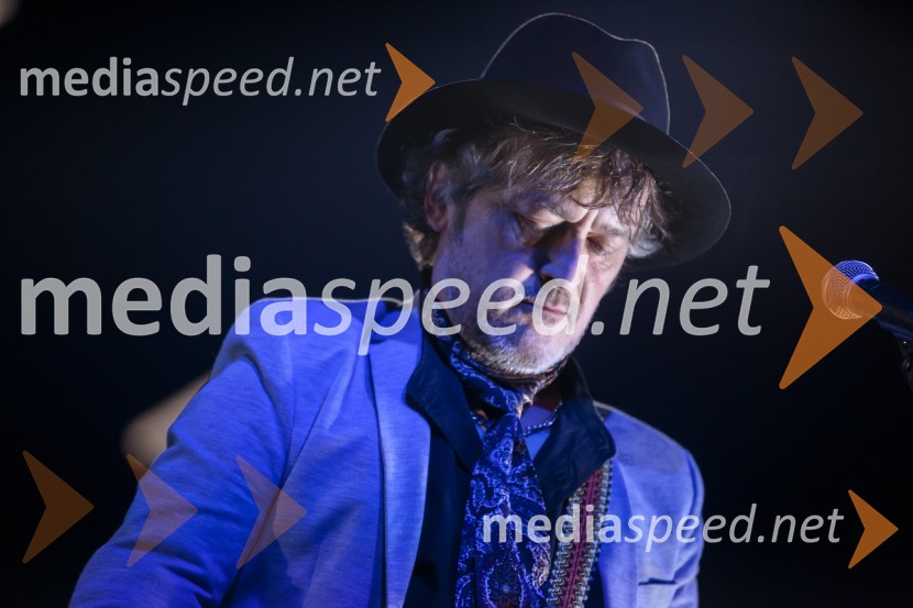  Zoran Čalić, kitarist skupine Big Foot MamaKoncert Big Foot Mama ob 30- letnici delovanja