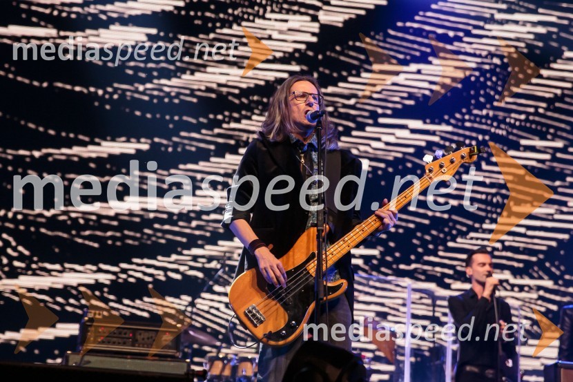  Alen Steržaj, basist skupine Big Foot MamaKoncert Big Foot Mama ob 30- letnici delovanja