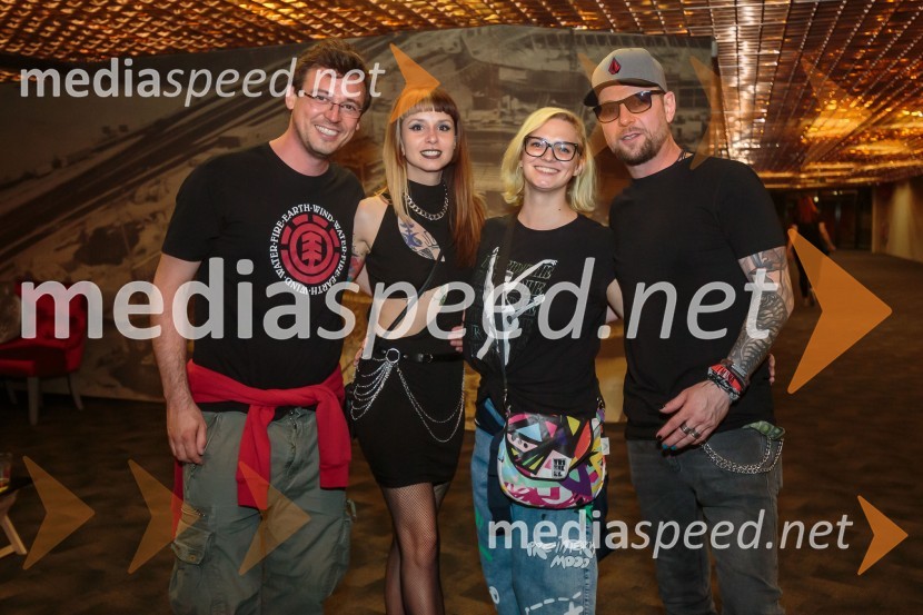  Boštjan Meglič, glasbenik, član skupine Siddharta;  Cassie Kagen, frizerka;  Teja Jaklič Meglič, vodja marketinga, Miele Slovenija;  Tomi Meglič, glasbenik, pevec skupine SiddhartaKoncert Big Foot Mama ob 30- letnici delovanja