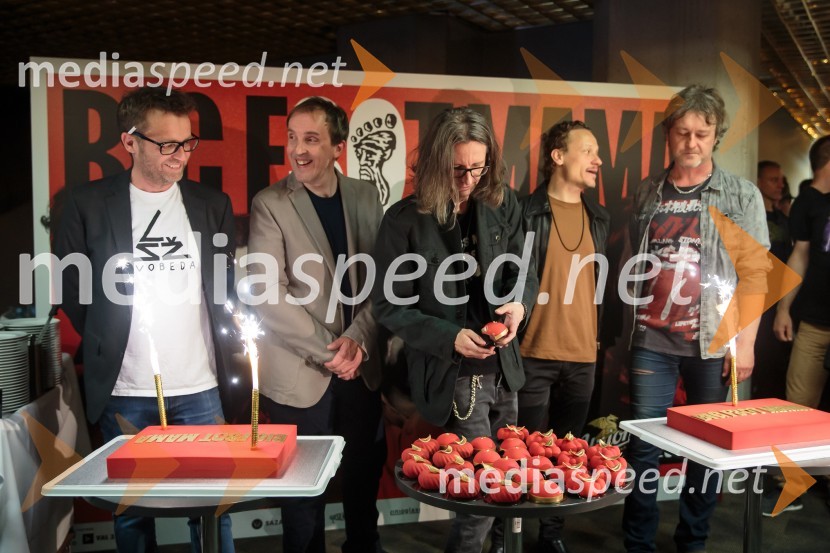  Gregor Skočir, pevec skupine Big Foot Mama;  Jože Habula, bobnar skupine Big Foot Mama;  Alen Steržaj, basist skupine Big Foot Mama;  Daniel Gregorič, kitarist, Big Foot Mama;  Zoran Čalić, kitarist skupine Big Foot MamaKoncert Big Foot Mama ob 30- letnici delovanja