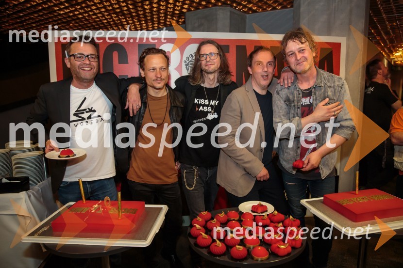  Gregor Skočir, pevec skupine Big Foot Mama;  Daniel Gregorič, kitarist, Big Foot Mama;  Alen Steržaj, basist skupine Big Foot Mama;  Jože Habula, član skupine Big Foot Mama;  Zoran Čalić, kitarist skupine Big Foot MamaKoncert Big Foot Mama ob 30- letnici delovanja