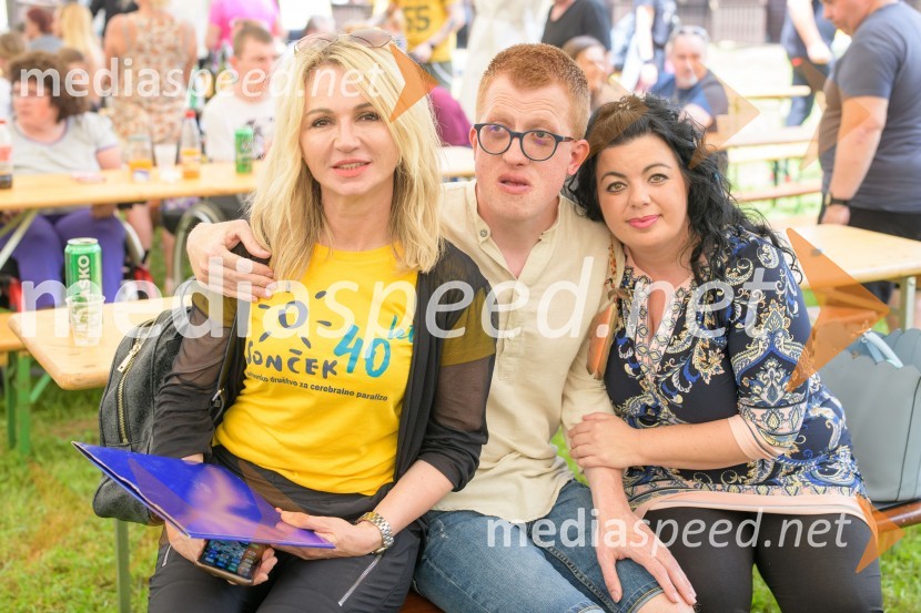  Lidija Šestak Zorić, predsednica društva Sonček Maribor;  ... ;  ... Vseslovensko srečanje društev združenih v Zvezo Sonček