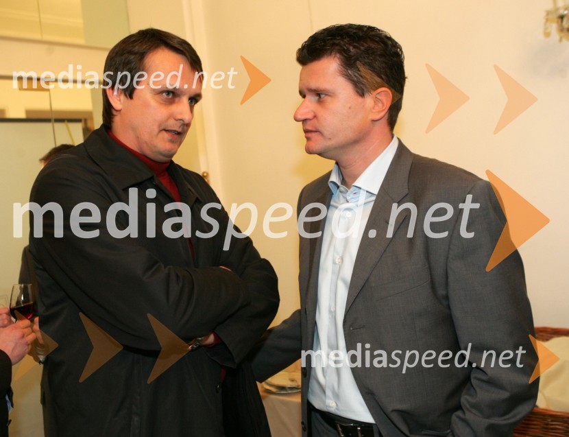 arhitekt Tomaž Kancler, sin dobitnika Boba leta, in Marko Kolbl, lastnik radia postaja CenterVečerov Bob leta 2005, SNG Maribor