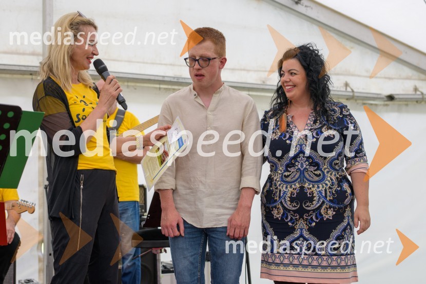  Lidija  Seštak Zorič, predsednica društva Sonček Maribor  ;  ... ;  ... Vseslovensko srečanje društev združenih v Zvezo Sonček