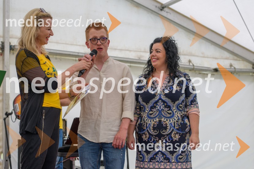  Lidija  Seštak Zorič, predsednica društva Sonček Maribor  ;  ... ;  ... Vseslovensko srečanje društev združenih v Zvezo Sonček