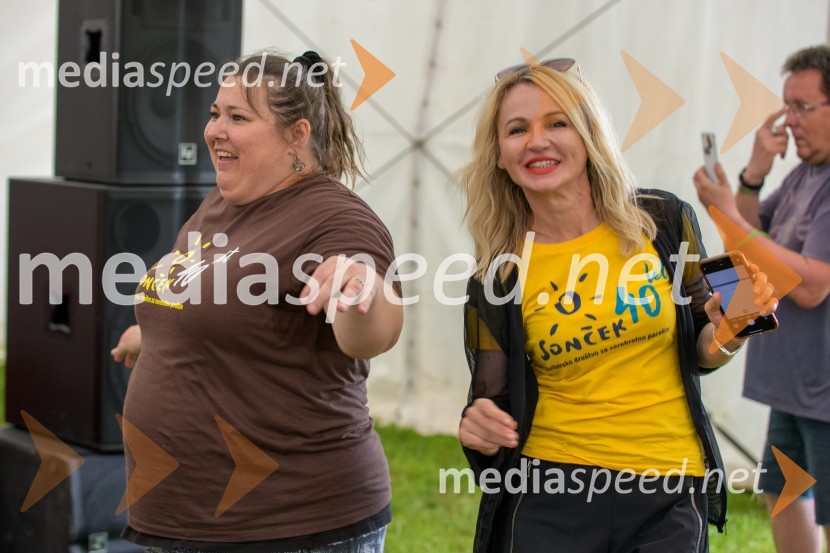  Urška Vučak Markež, igralka;  Lidija Šestak Zorić, predsednica društva Sonček MariborVseslovensko srečanje društev združenih v Zvezo Sonček